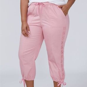 Embroidered Detail Crop Capri Pant Lane Bryant